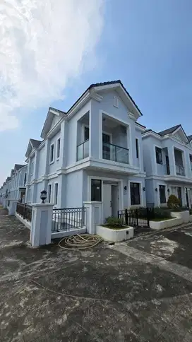 Dijual rumah 3 lantai dilavon tgr