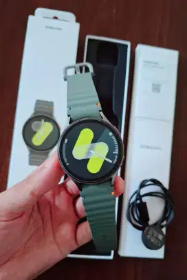 Samsung Galaxy Watch 7 44mm Green Mulus Fullset garansi on Smartwatch