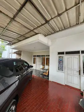 Rumah Hoek Siap Huni Dalam Komplek di Kayu Putih S8774