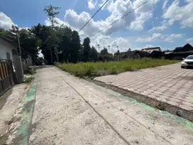 8 MENIT GEMBIRA LOKA ZOO: Tanah Jogja Jl Berbah Wonosari