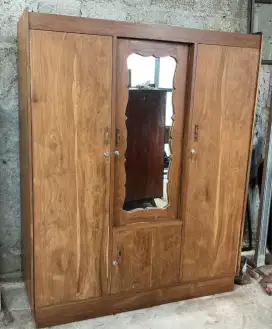 Lemari jati tua 3 pintu