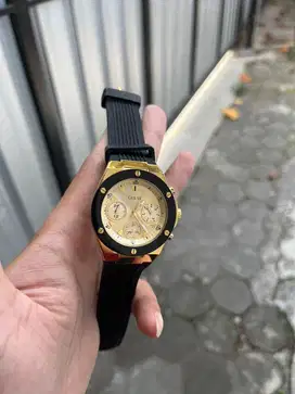 JAM TANGAN GUESS UNISEX WARNA HITAM GOLD