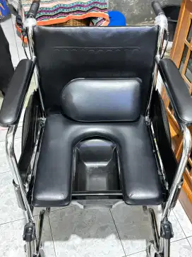 Kursi Roda + Tempat BAB