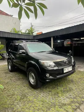 FORTUNER V AT 4x4 BENSIN