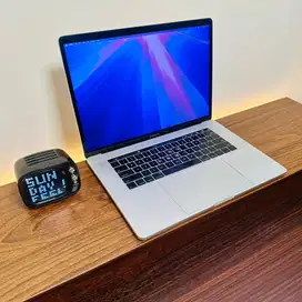 MacBook Pro 15 inch 2018 i7 Original