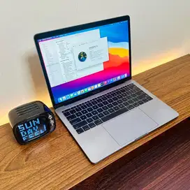 MacBook Pro 13 inch 2017 SSD 256GB Original mantap