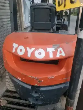 Dijual forklift Toyota 7fd25
