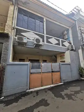 Jual BU,rumah induk + kostan 14 kamar