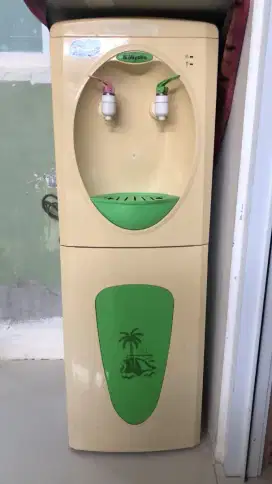 Dispenser panas dingin