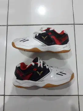 SEPATU BADMINTON / BULUTANGKIS VICTOR ANAK LIKE NEW!