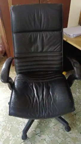 Kursi kantor sesuai dengan foto