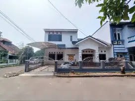 Rumah Hook 2 Lantai Hadap Selatan