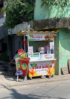 Di butuhkan segara karyawan untuk stand es teh solo
