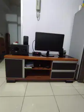 Meja tv (tidak termasuk tv dan speaker)