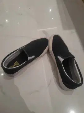 Dijual cepat sepatu slip on