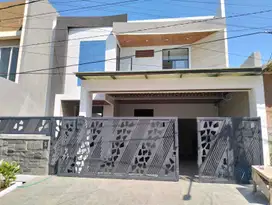 Jual Rumah Baru + Kolam Renang Baruk dekat Merr Surabaya