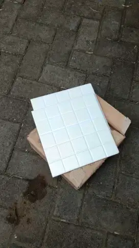 keramik uk 25 ada 6 dus
