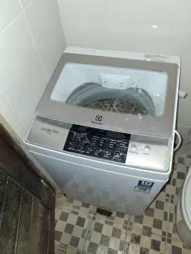 MESIN CUCI ELECTROLUX