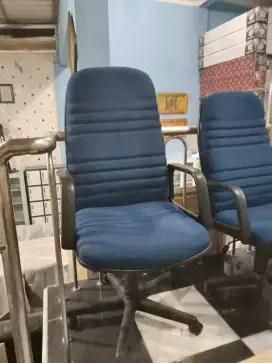 Kursi kantor direktur sedang kondisi 90%