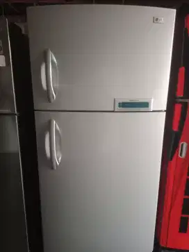 Lemari es dua pintu super Jumbo