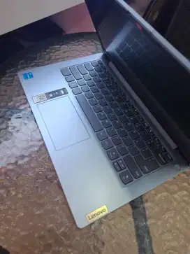 LENOVO IDEAPAD SLIM3 CORE I3 1215U 8/256 • 8/512