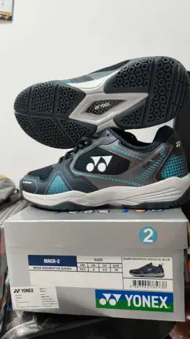 Sepatu Bulutangkis Yonex Mach-2