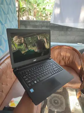 Laptop Nugas SSD 256GB RAM 6GB Acer ES1 Mulus seperti baru