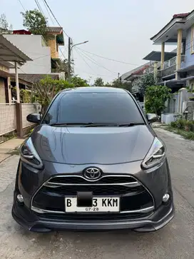 ⁠Toyota Sienta Q Tahun 2018 KM Low Warna Gray Milik Pribadi