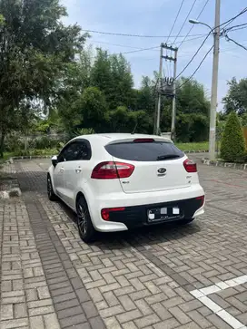 Jual Cepat Cash Kia Rio 2015 warna putih