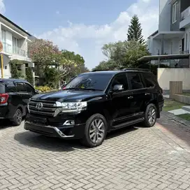 TOYOTA LAND CRUISER 200 VXR 4X4 AT 2017