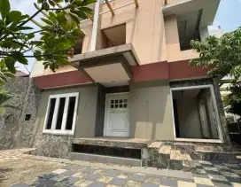 Rumah secondary bangunan kokoh dalam komplek