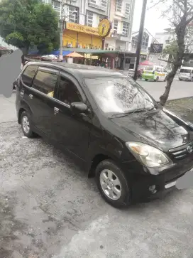 MOBIL AVANZA 2006