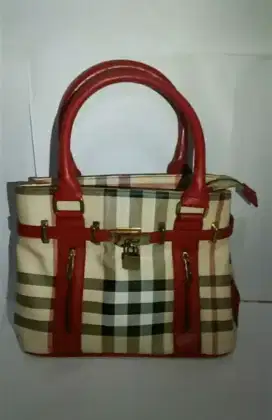 Tote Bag
BURBERRY
LONDON