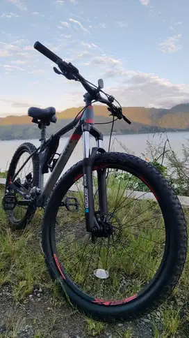 Sepeda MTB Polygon Premier 4 2022