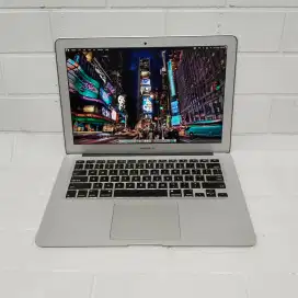 MacBook Air 13 Early 2014 
Keyboard nyala Core i5
Ram 4 GB 
SSD 128 GB