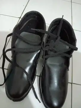 Sepatu pdh satpam
