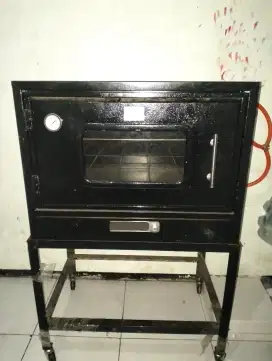 Dijual Oven Arjuna bekas , Spec : 

Ukuran P : 70 , T : 55 , L : 45