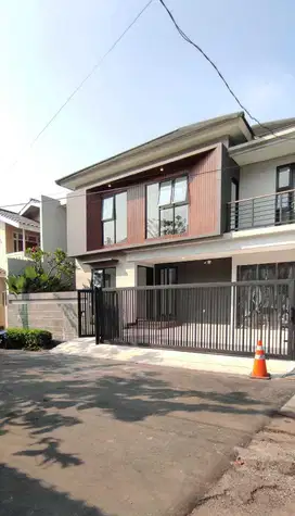 Dijual Rumah 2 Lantai Mertilang Sektor 9 Bintaro Strategis Shm Nego