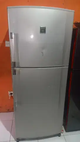 Kulkas sharp jumbo 2 pintu