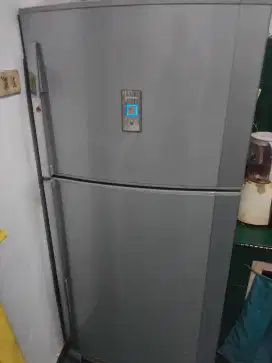 Kulkas Sharp 2 Pintu Second