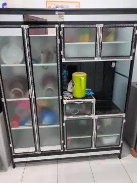 Dijual lemari piring kaca