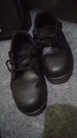 JUAL SEPATU PRIA SAFETY UKURAN 42