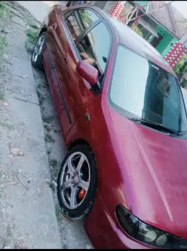 Mazda familia lantis 1995