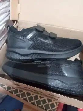 Sepatu sekolah merk pro att