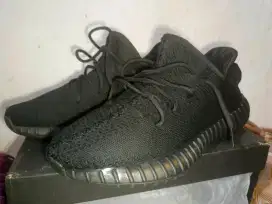 Sepatu Adidas Yeezy Size 42