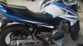 Suzuki Inazuma biru putih