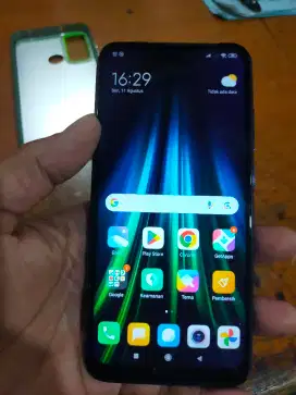 Jual hp redmi note 8 ram 3)32gb hp tambah sofces +temper glass normal