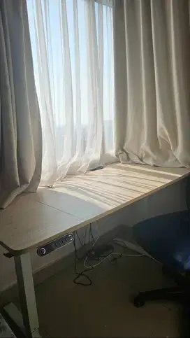Meja Kerja Ergonomis, bisa naik turun