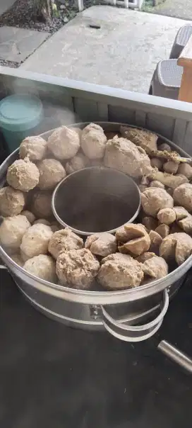 Dicari karyawan warung bakso