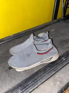 sepatu sneakers pria wanita